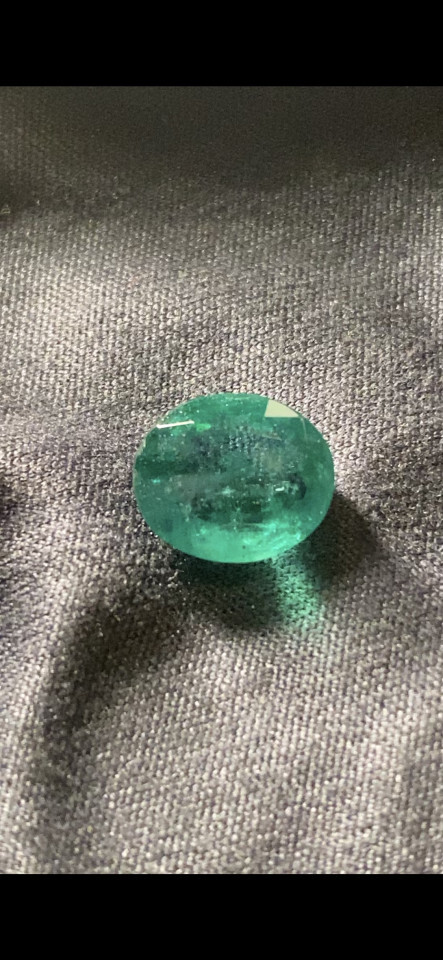 Intens blauwachtig groene smaragd uit Zambia