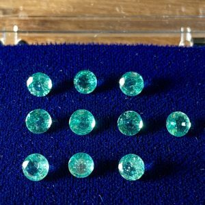 Conjunto de 10 esmeraldas colombianas redondas