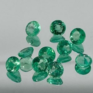 Conjunto de 10 esmeraldas colombianas redondas