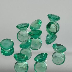 Conjunto de 10 esmeraldas colombianas redondas