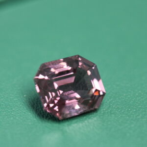 Roze spinel