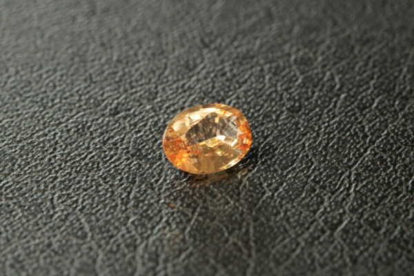 Padparadscha gekleurde saffier