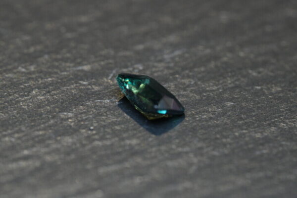 teal saffier