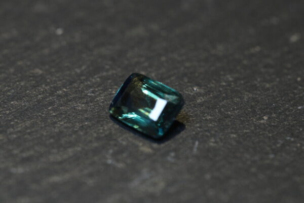 teal saffier