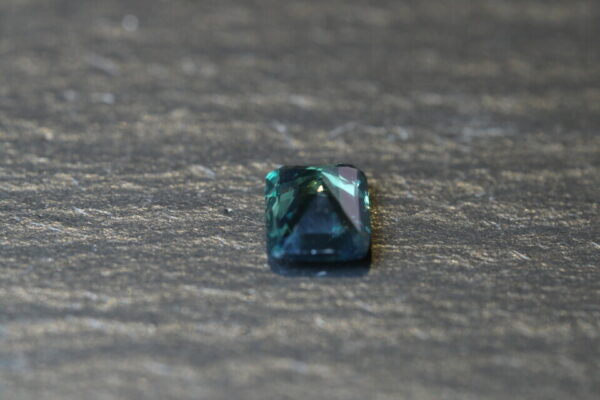 teal saffier