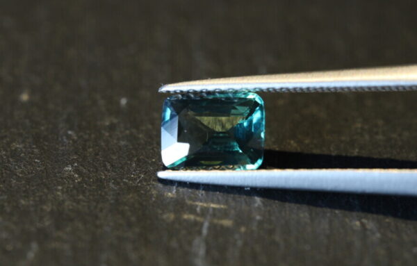 teal saffier