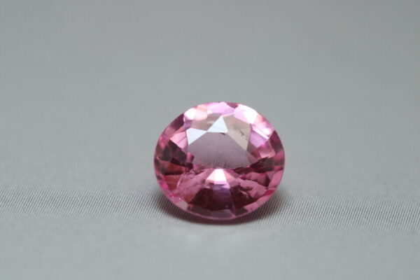 Roze spinel
