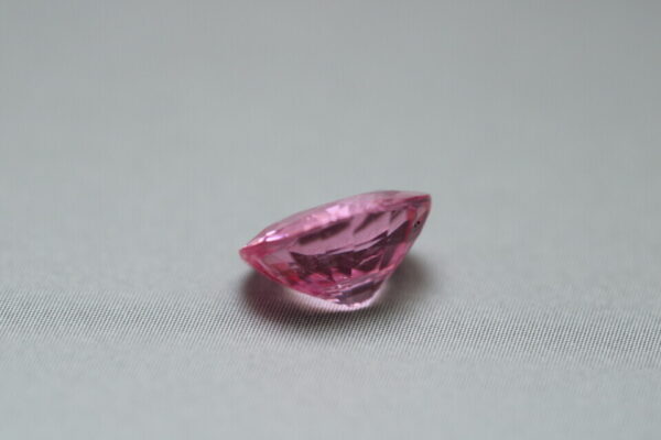 Roze spinel