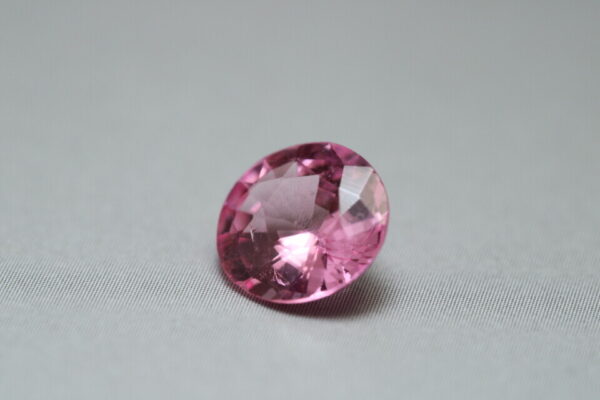 Roze spinel