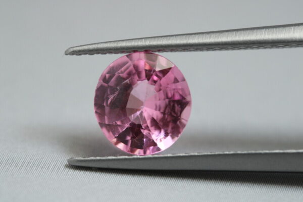 Roze spinel