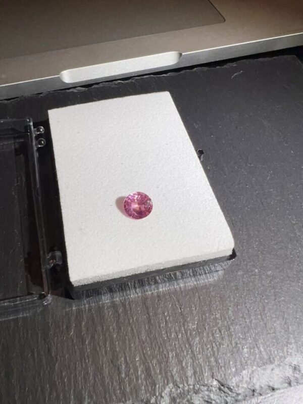 Roze spinel
