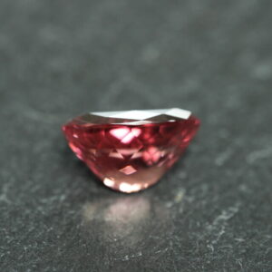 Perzikroze Malaya Granaat – 2,7 ct – Ovaal Gemengd Geslepen – Eye Clean