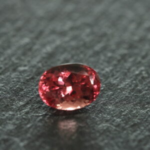 Perzikroze Malaya Granaat – 2,7 ct – Ovaal Gemengd Geslepen – Eye Clean